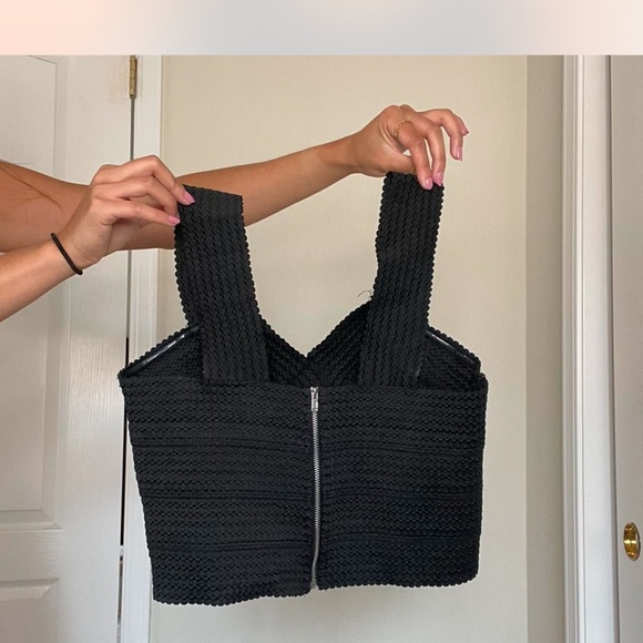 Elegant Black Textured Women's Top - Picture 5 of 6